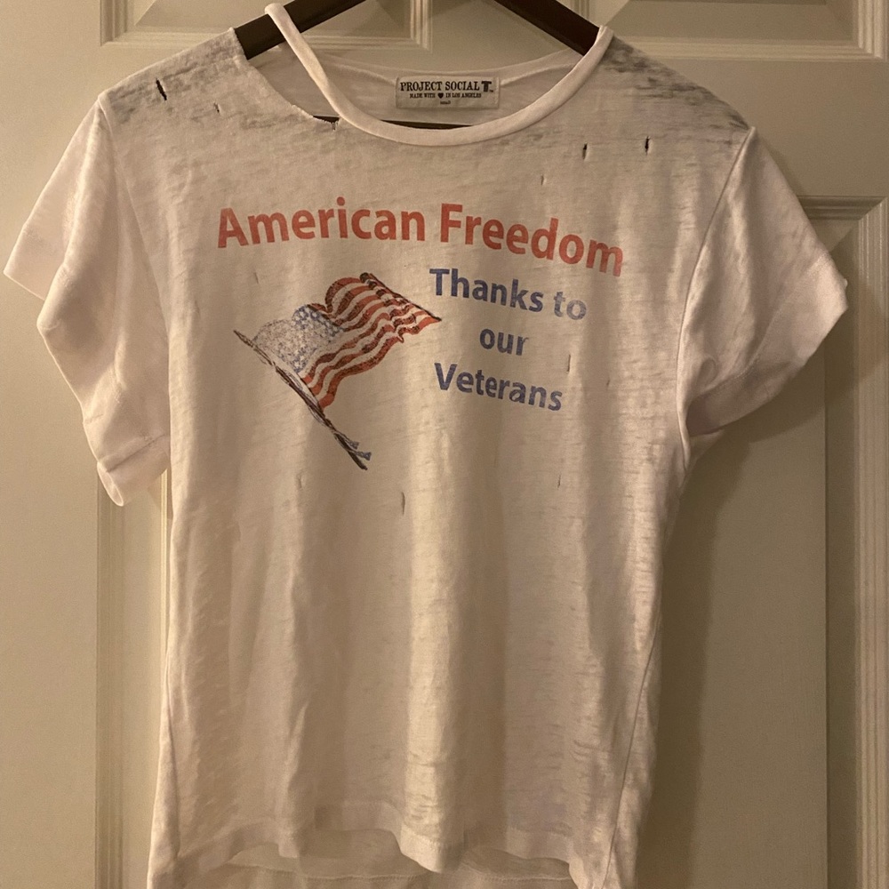 Project social american freedom thanks to our veterans distressed white tee